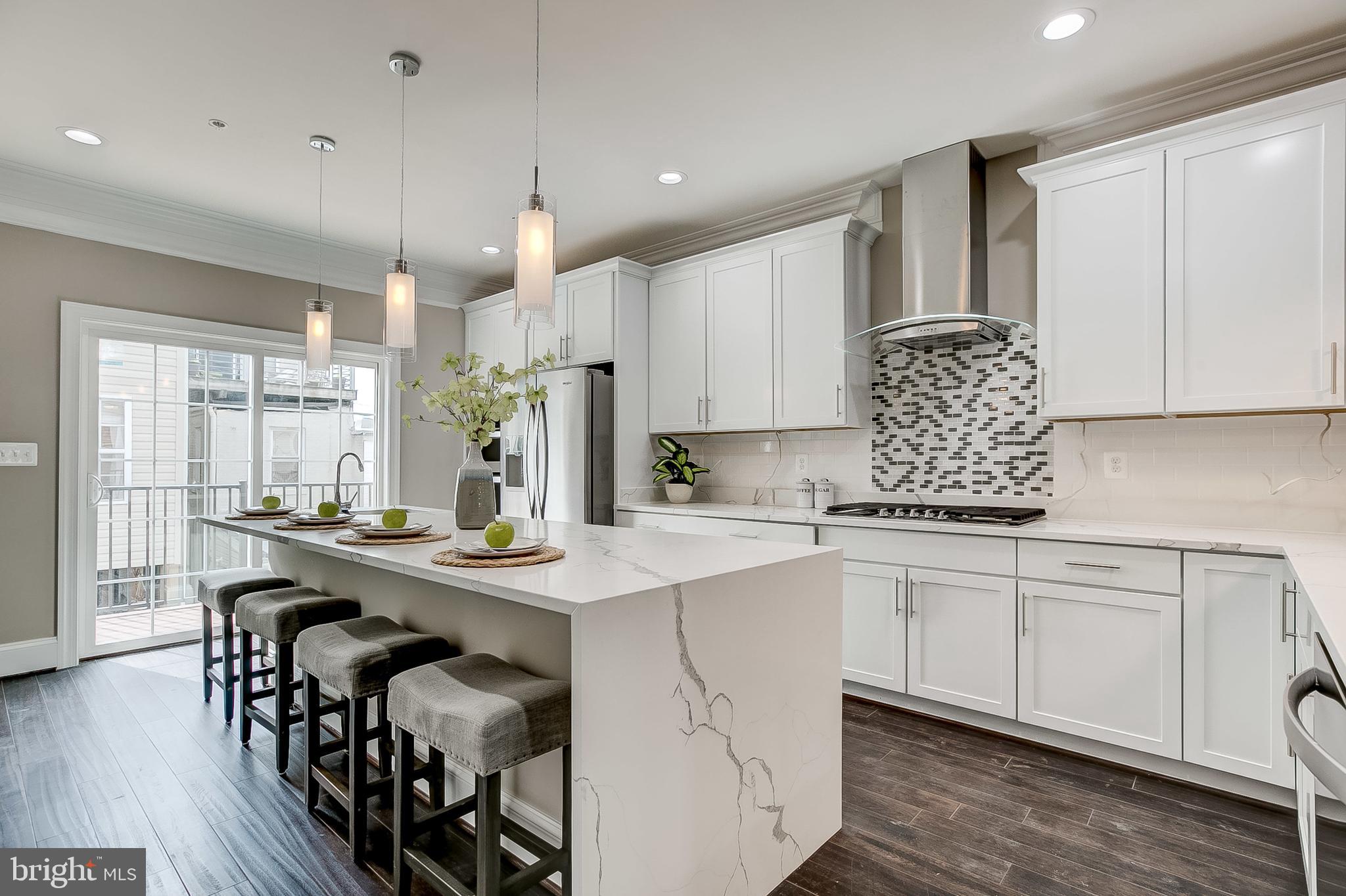 LOCUST POINT - Residential