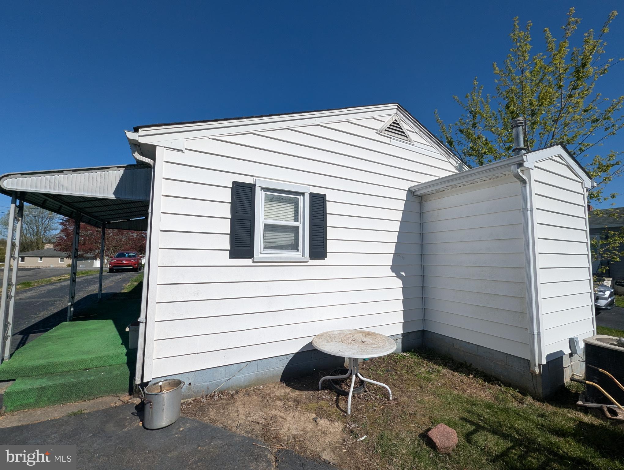 8 CORNS DRIVE