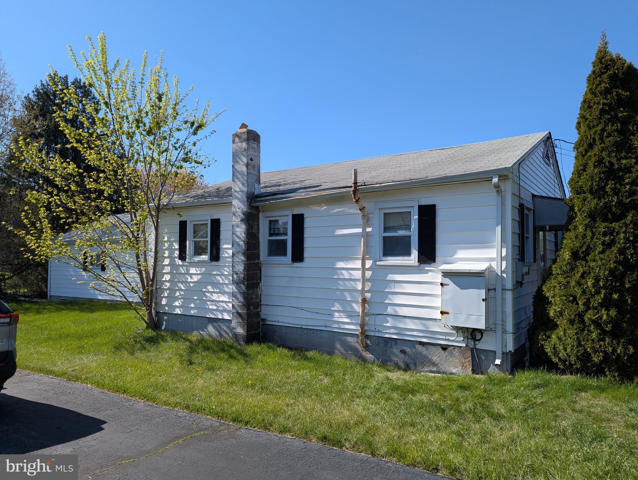 8 CORNS DRIVE