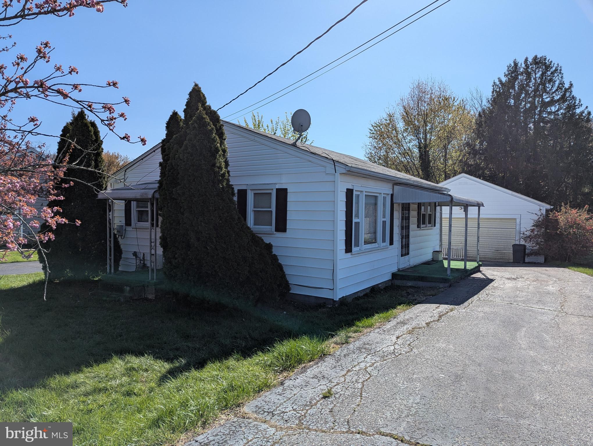 8 CORNS DRIVE