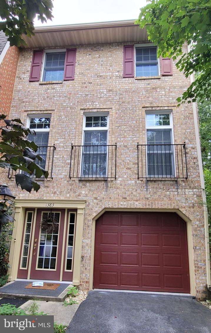 NORTH GATE TOWNE HOMES - Residential Lease