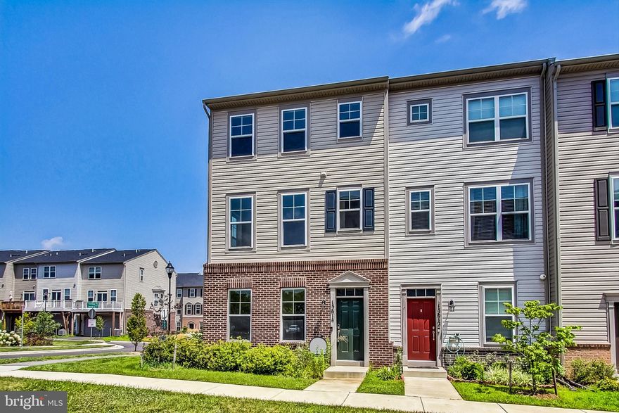 Stunning on Steamboat  4 bed + 3.5 BA New End Unit is sure to please! Rear 2 Car Garage and 3 Finished Levels provide the living space of a single family with the low maintenance of a townhome! Stainless Steel Appliance package & with Smart Home technology. A lower level bedroom is perfect for guests or Home Office....Bradford's Landing is close to public transportation and shops while still providing you with the community feel!