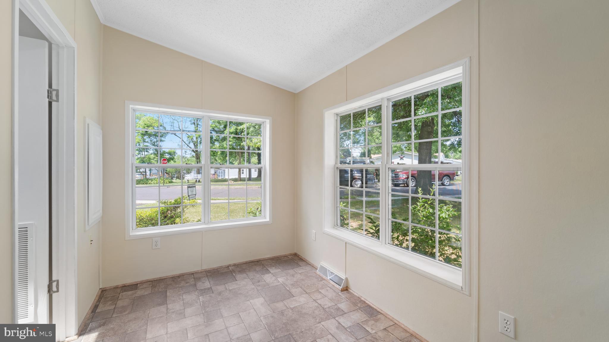 QUIET ACRES - Residential