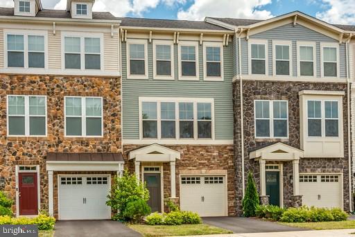 BRADLEY SQUARE - Residential Lease