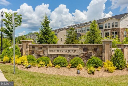 BRADLEY SQUARE - Residential Lease