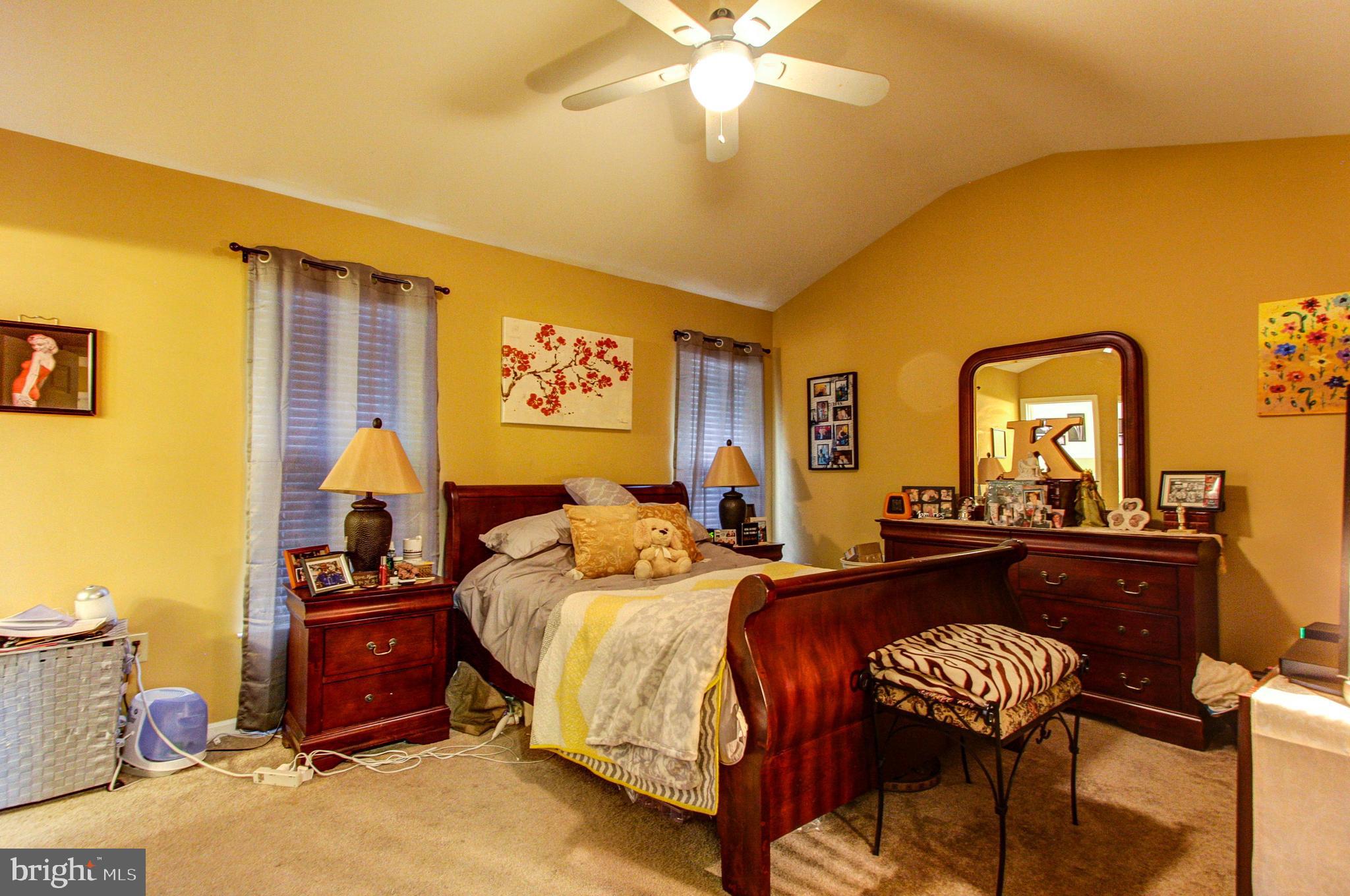 LINFIELD KNOLL - Residential