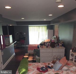 LINFIELD KNOLL - Residential