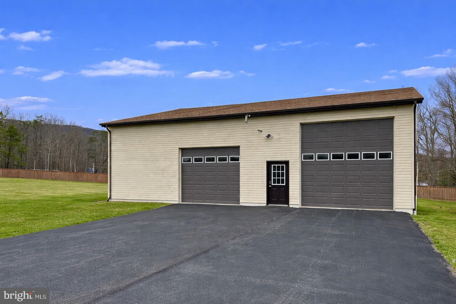 14001 ROLLING OAK DRIVE