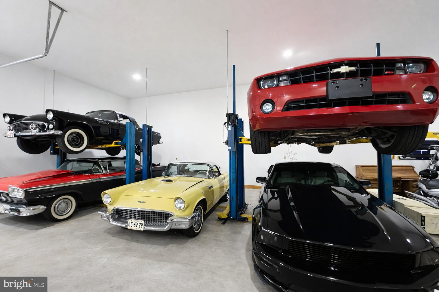 14001 ROLLING OAK DRIVE