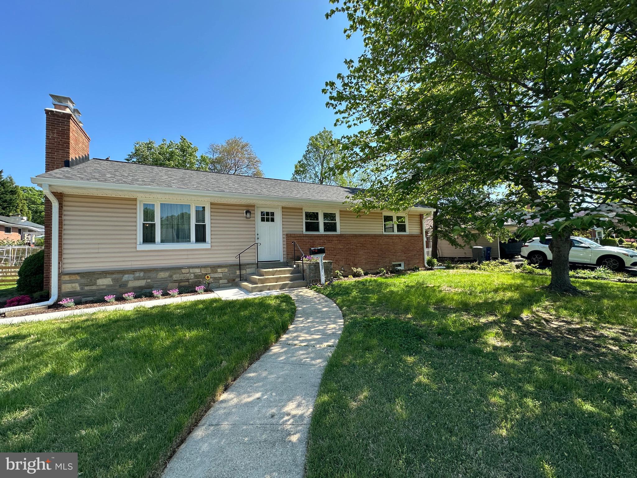 BUCKNELL MANOR - Residential Lease