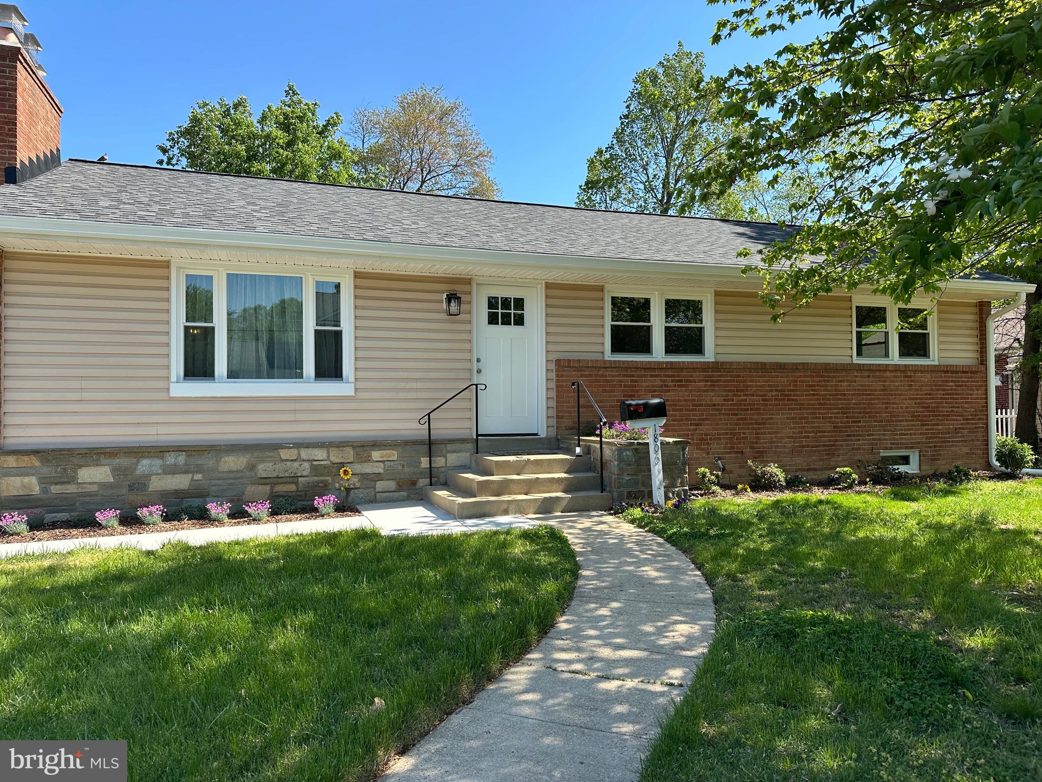 BUCKNELL MANOR - Residential Lease