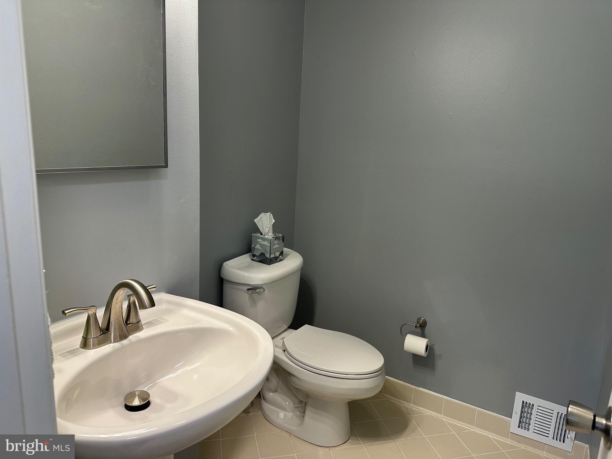 BUCKNELL MANOR - Residential Lease