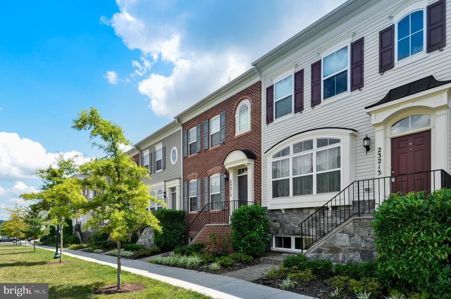 Back on the market. Ready to move in & in super condition! See photos. Beautiful. HOC Voucher welcome w no pets and good landlord reference.