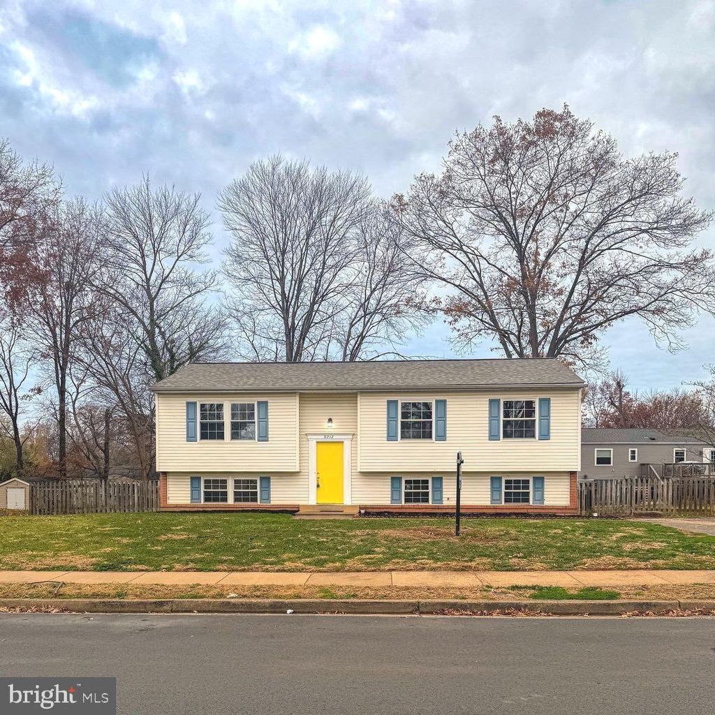 Photo of 9212 Landgreen Street, MANASSAS, VA 20110 (MLS # VAMN2010168)