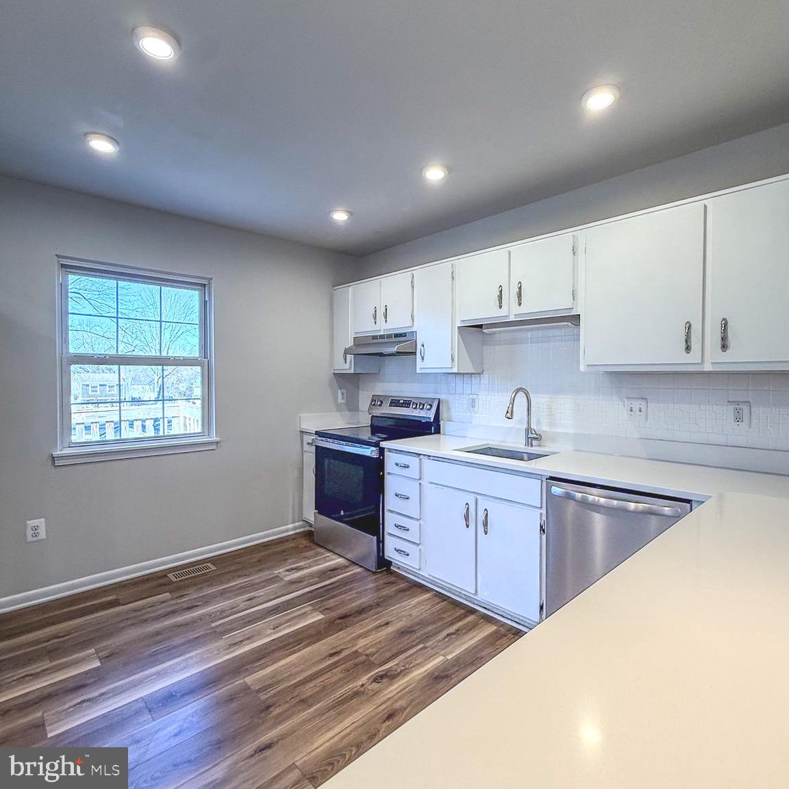 POINT OF WOODS - Residential