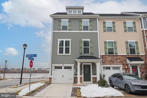 Townhouse For Sale - 8229 Seaworthy Way<br/> DUNDALK, MD 21222