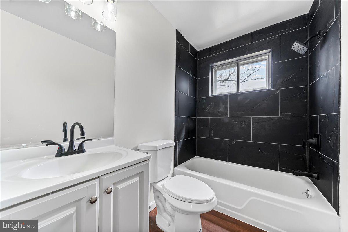 GLEN ESTS - Residential