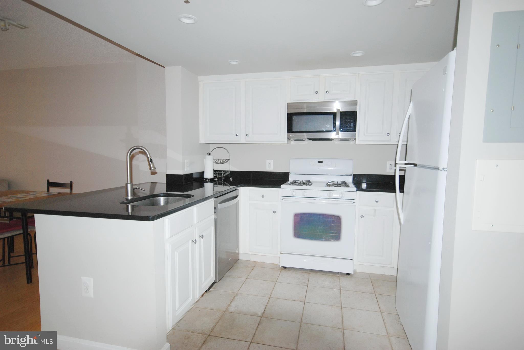 GALLERY AT WHITE FLINT - Residential Lease