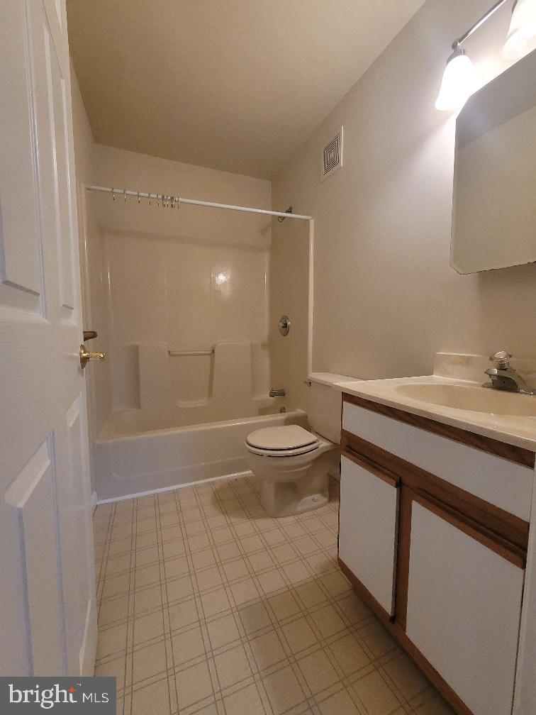 LAKESIDE CONDOS - Residential Lease