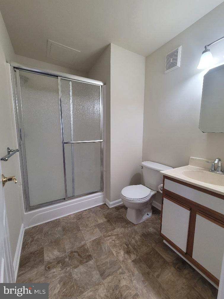 LAKESIDE CONDOS - Residential Lease