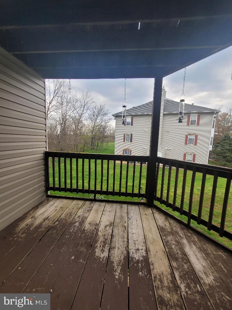 LAKESIDE CONDOS - Residential Lease