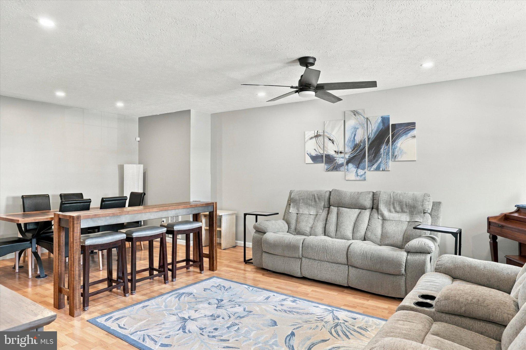 27 DUNMOOR COURT N