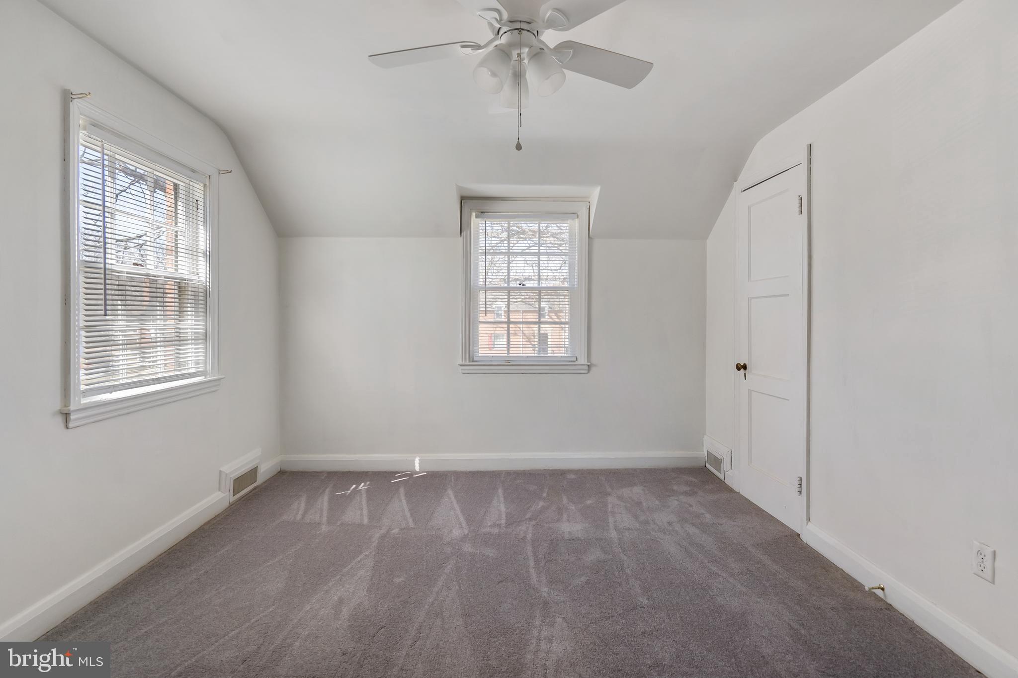 LOCHERN - Residential