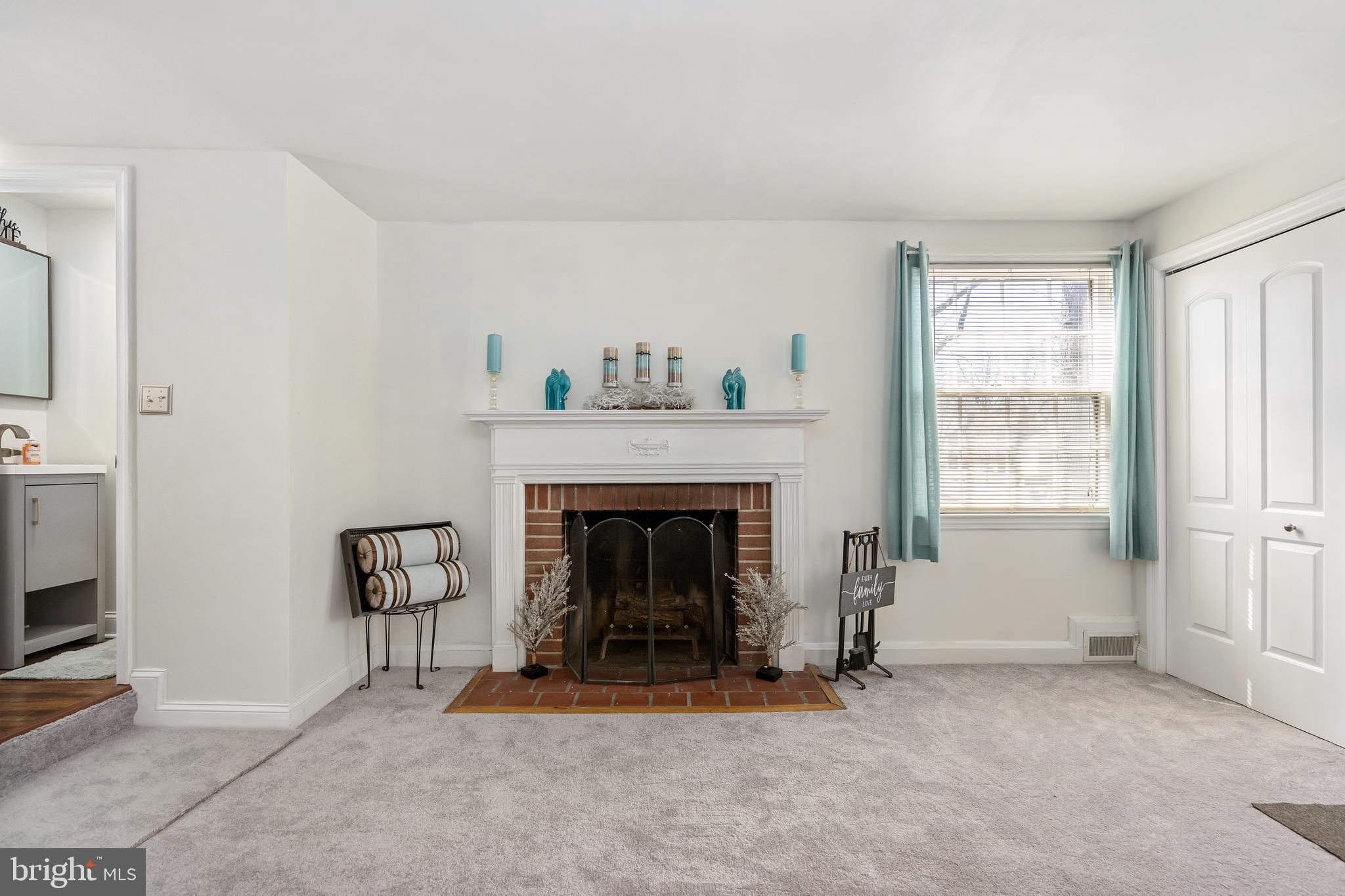 LOCHERN - Residential