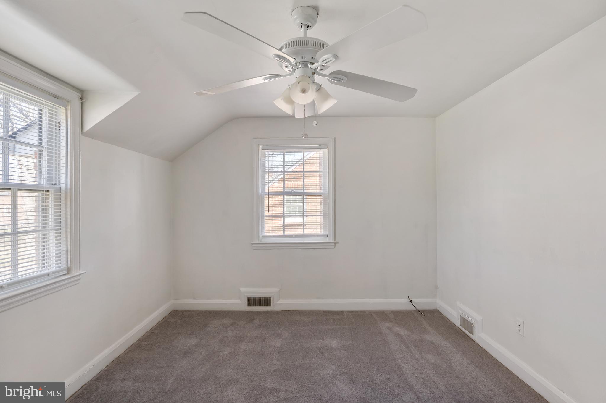 LOCHERN - Residential