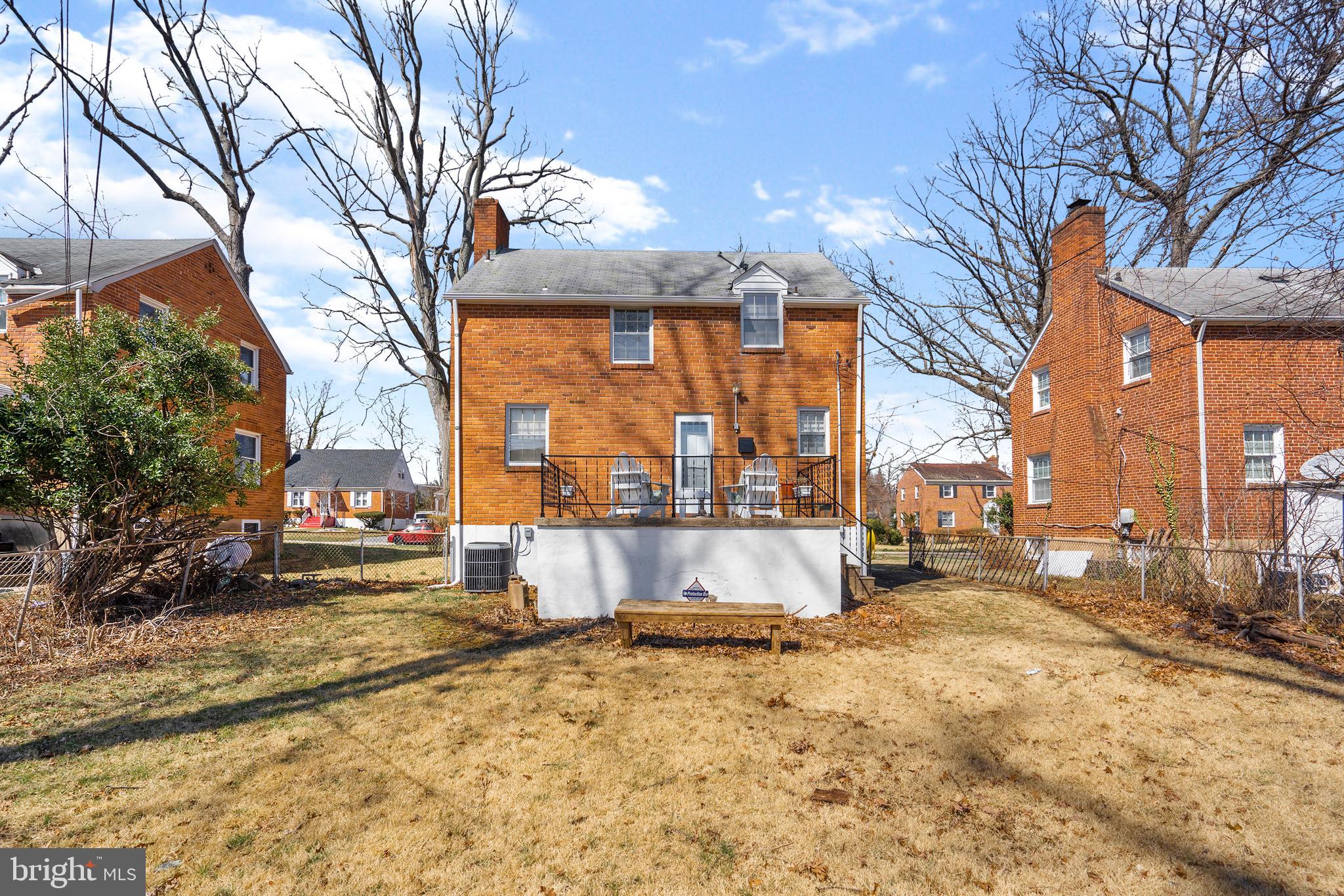 LOCHERN - Residential