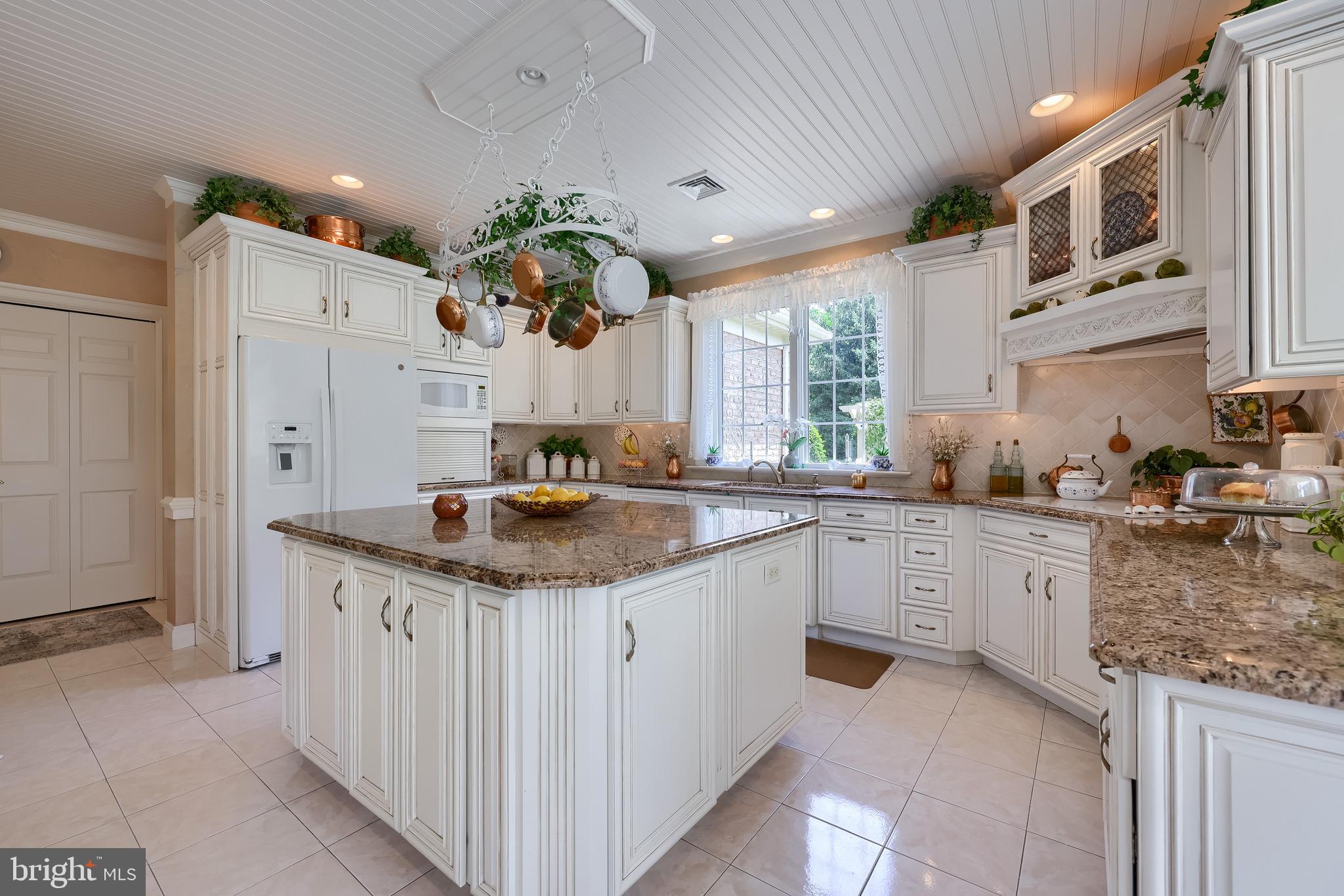 1190 OVERBROOK CIRCLE