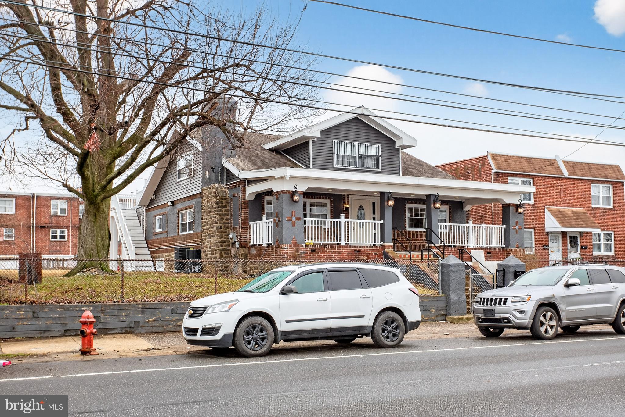 2016 ROBBINS STREET 00