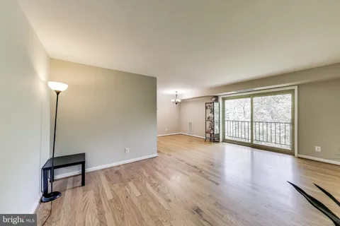 12654 Dara Drive Unit 102, Woodbridge, VA MLS: VAPW2091038