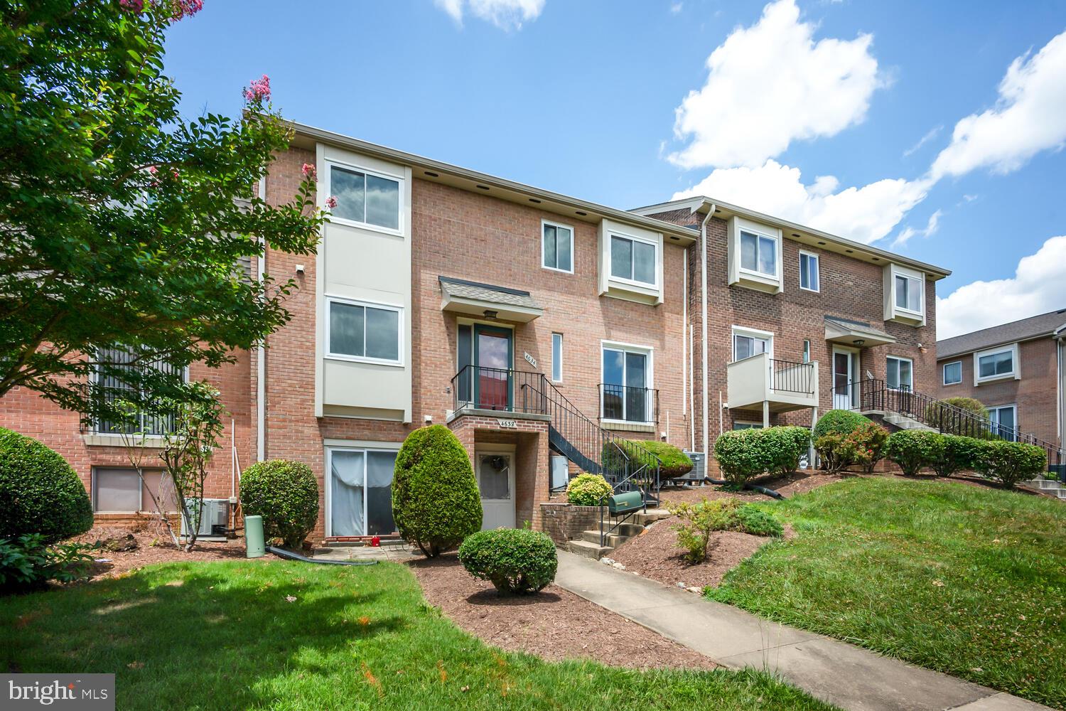 TERRACE TOWNHOUSES OF ANNANDALE - Residential Lease