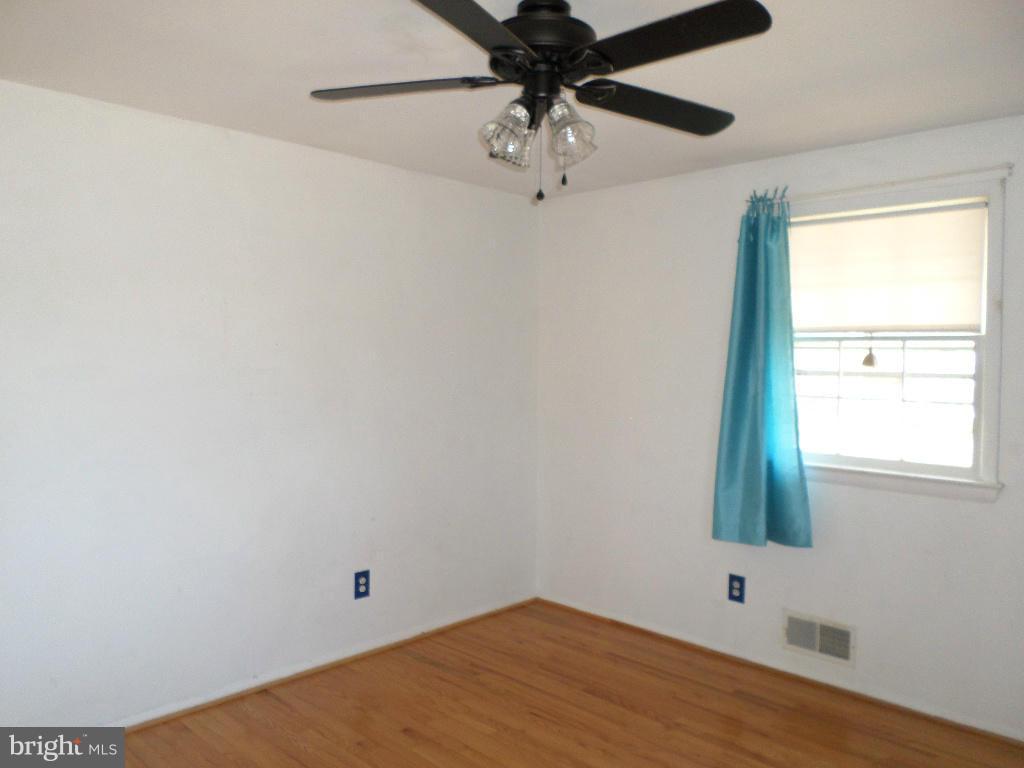 COUNTRY CLUB MANOR - Residential