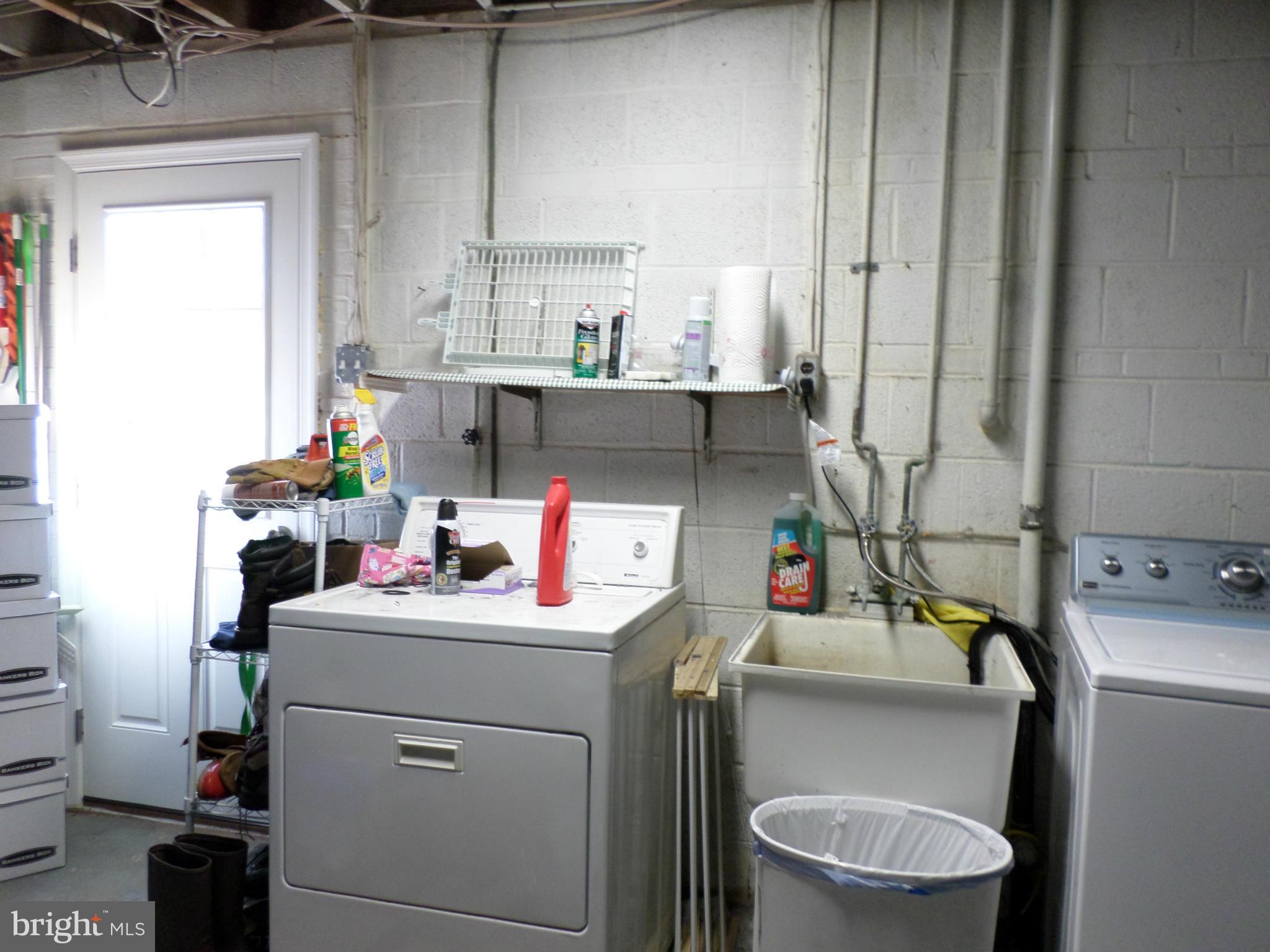 COUNTRY CLUB MANOR - Residential