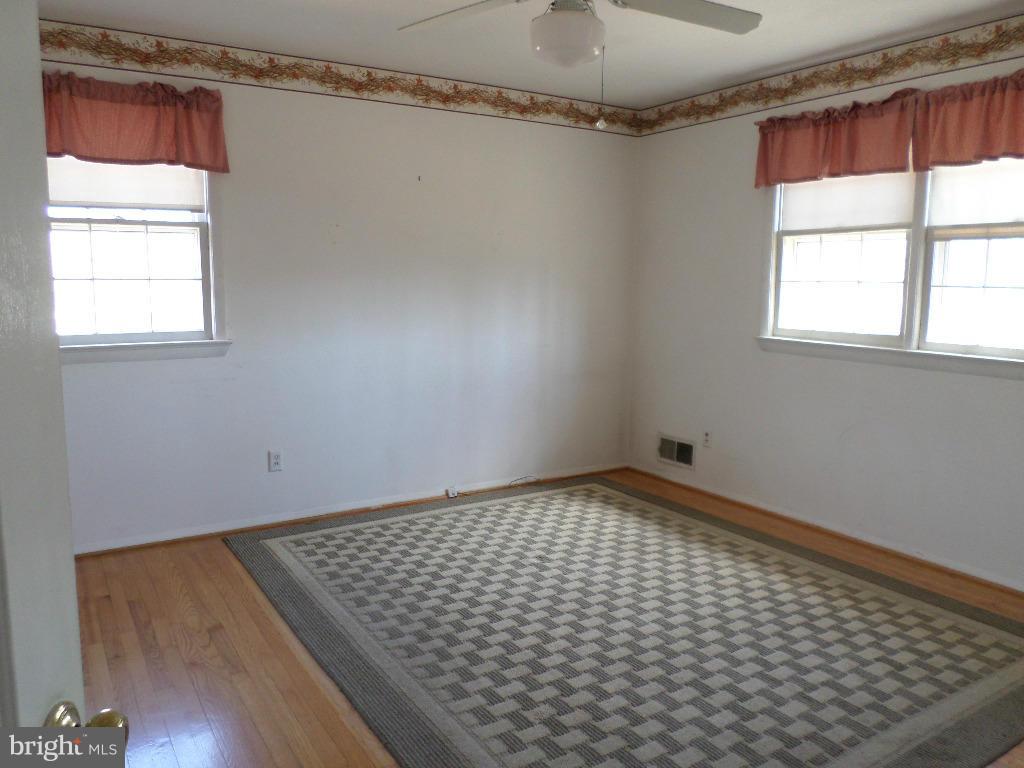 COUNTRY CLUB MANOR - Residential