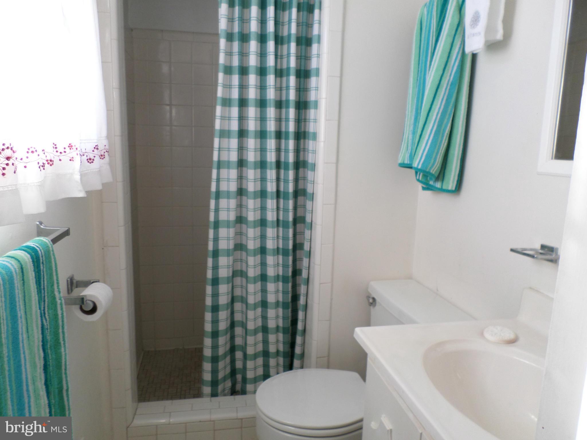 COUNTRY CLUB MANOR - Residential