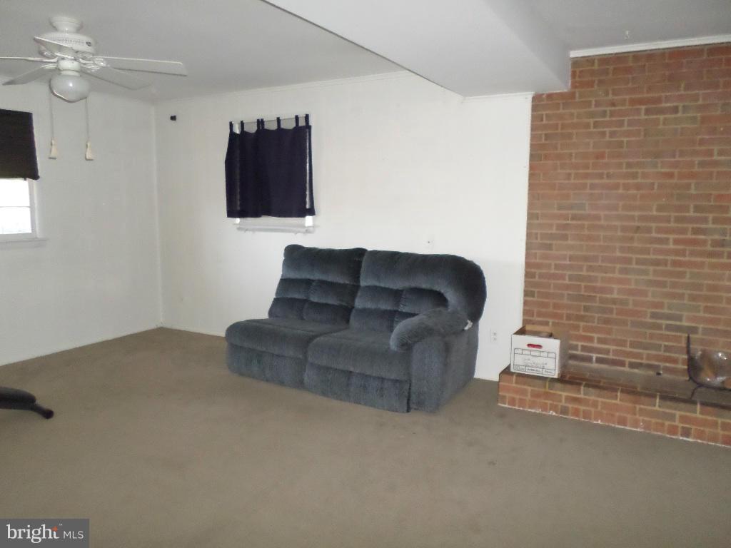 COUNTRY CLUB MANOR - Residential