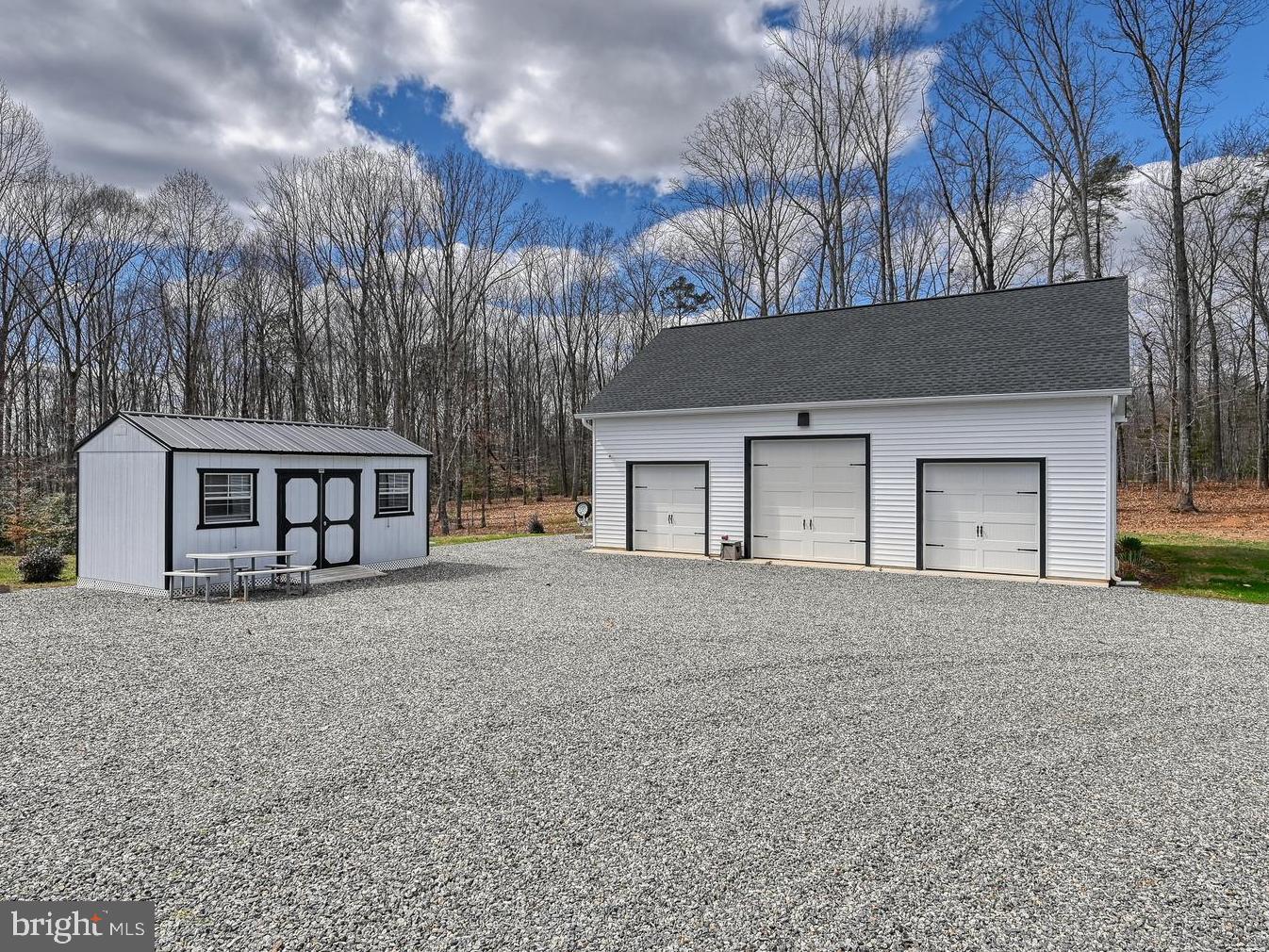 MAGNOLIA HARBOUR - Residential