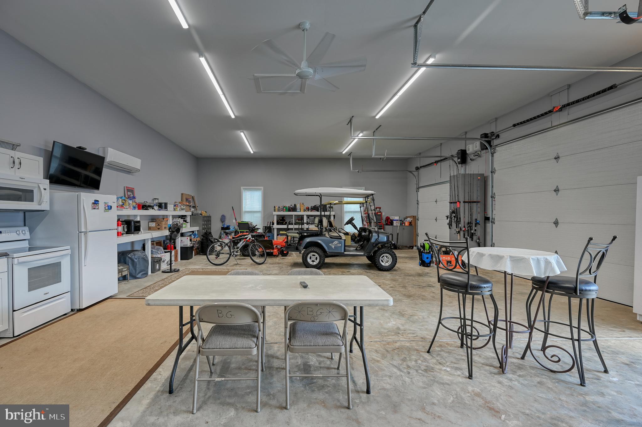 MAGNOLIA HARBOUR - Residential