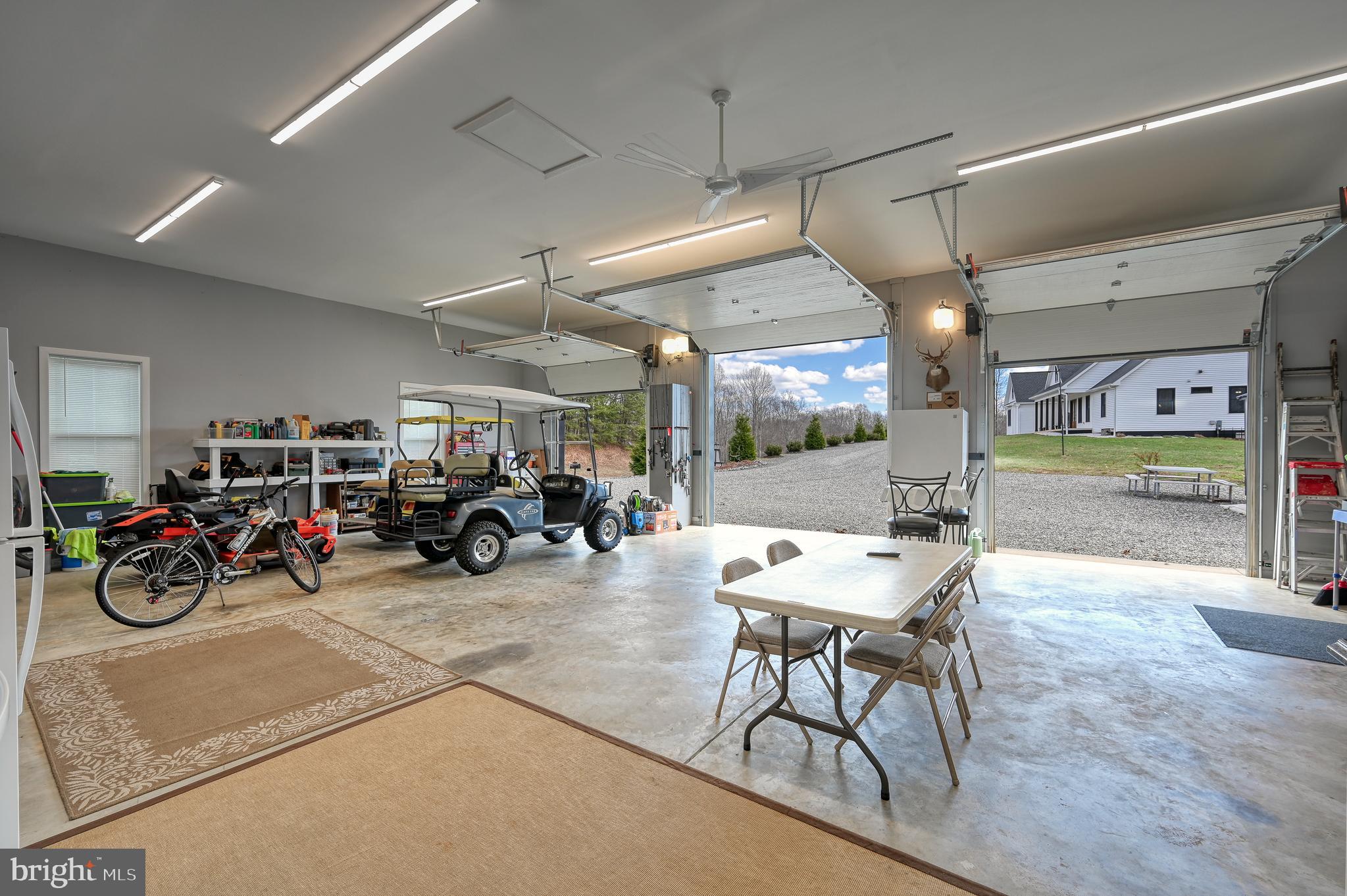 MAGNOLIA HARBOUR - Residential