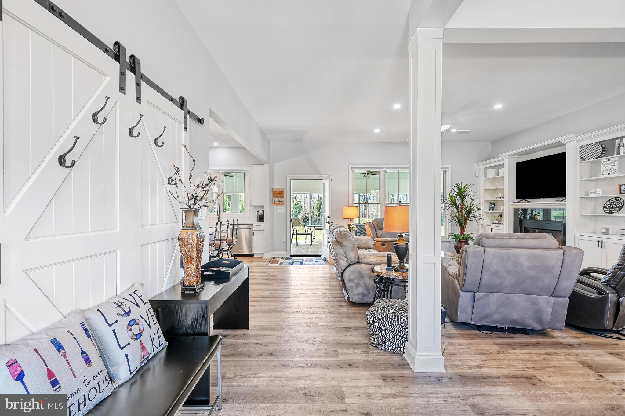 MAGNOLIA HARBOUR - Residential