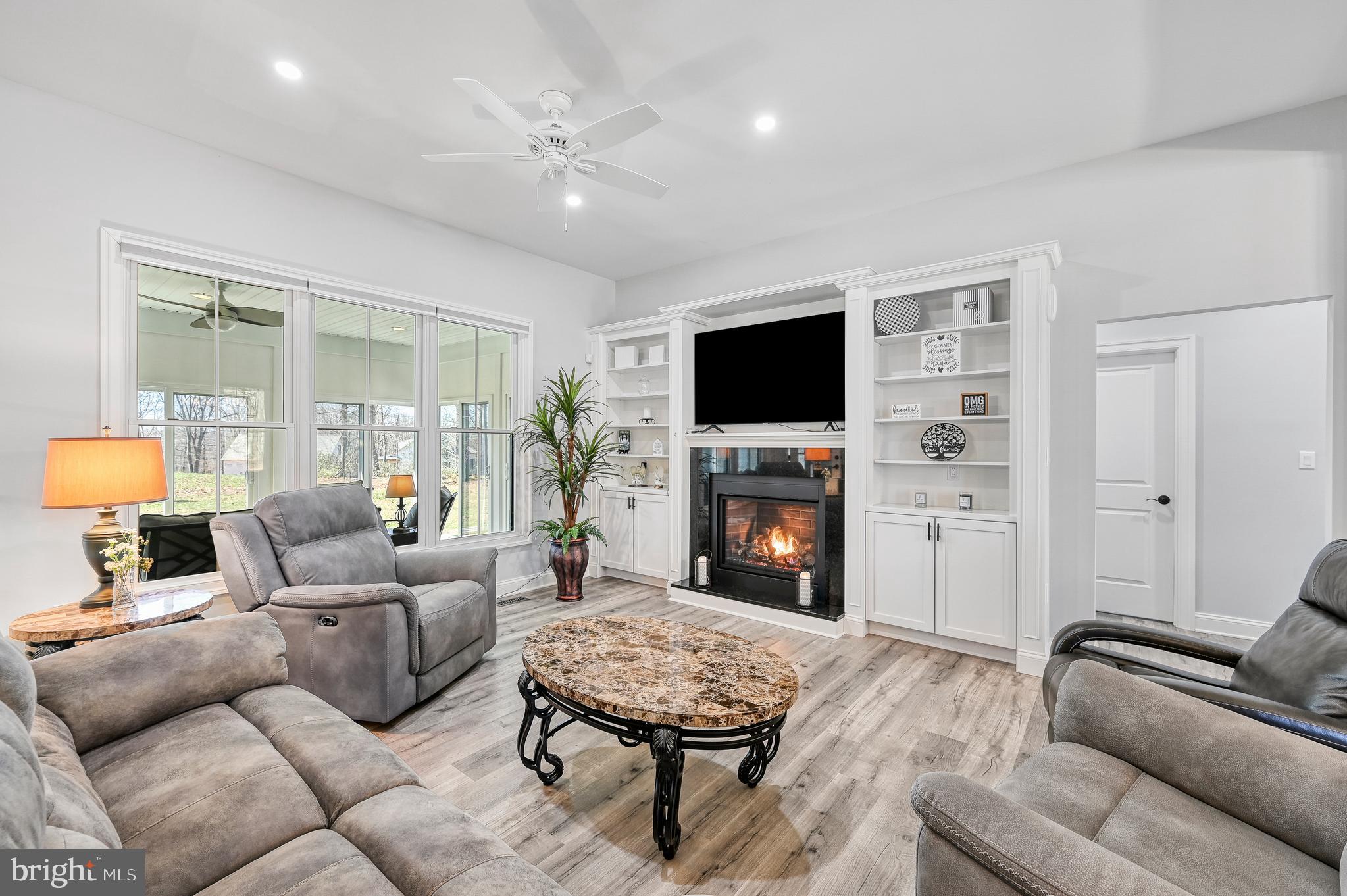 MAGNOLIA HARBOUR - Residential