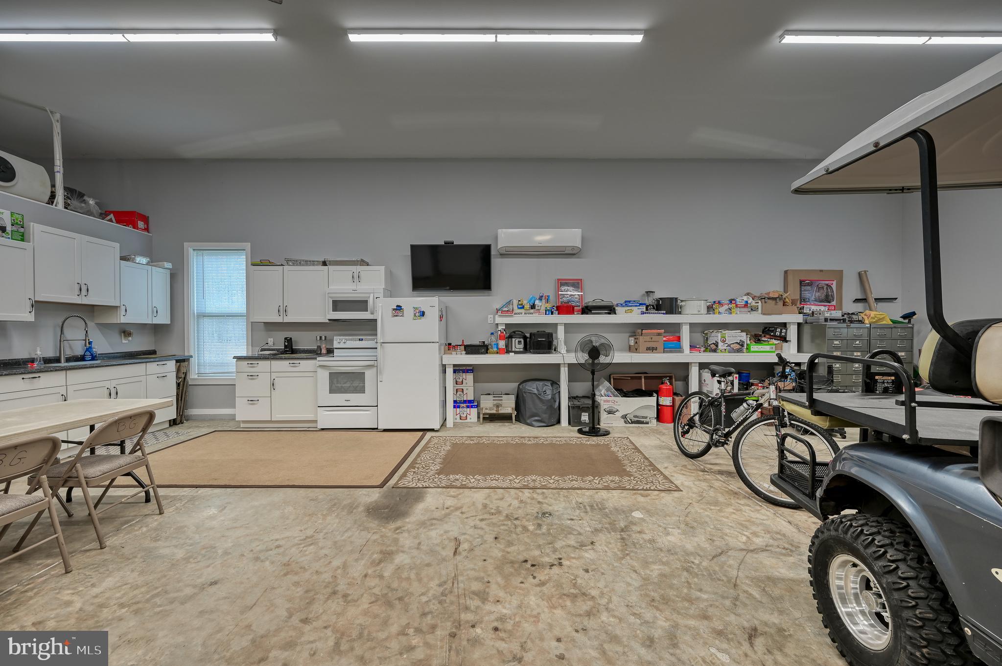 MAGNOLIA HARBOUR - Residential