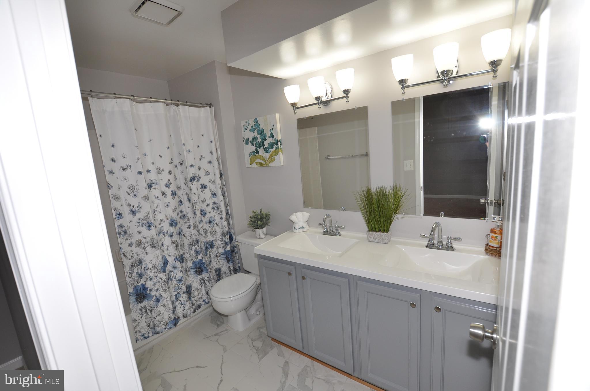 KINGS COUNCIL CONDO - Residential