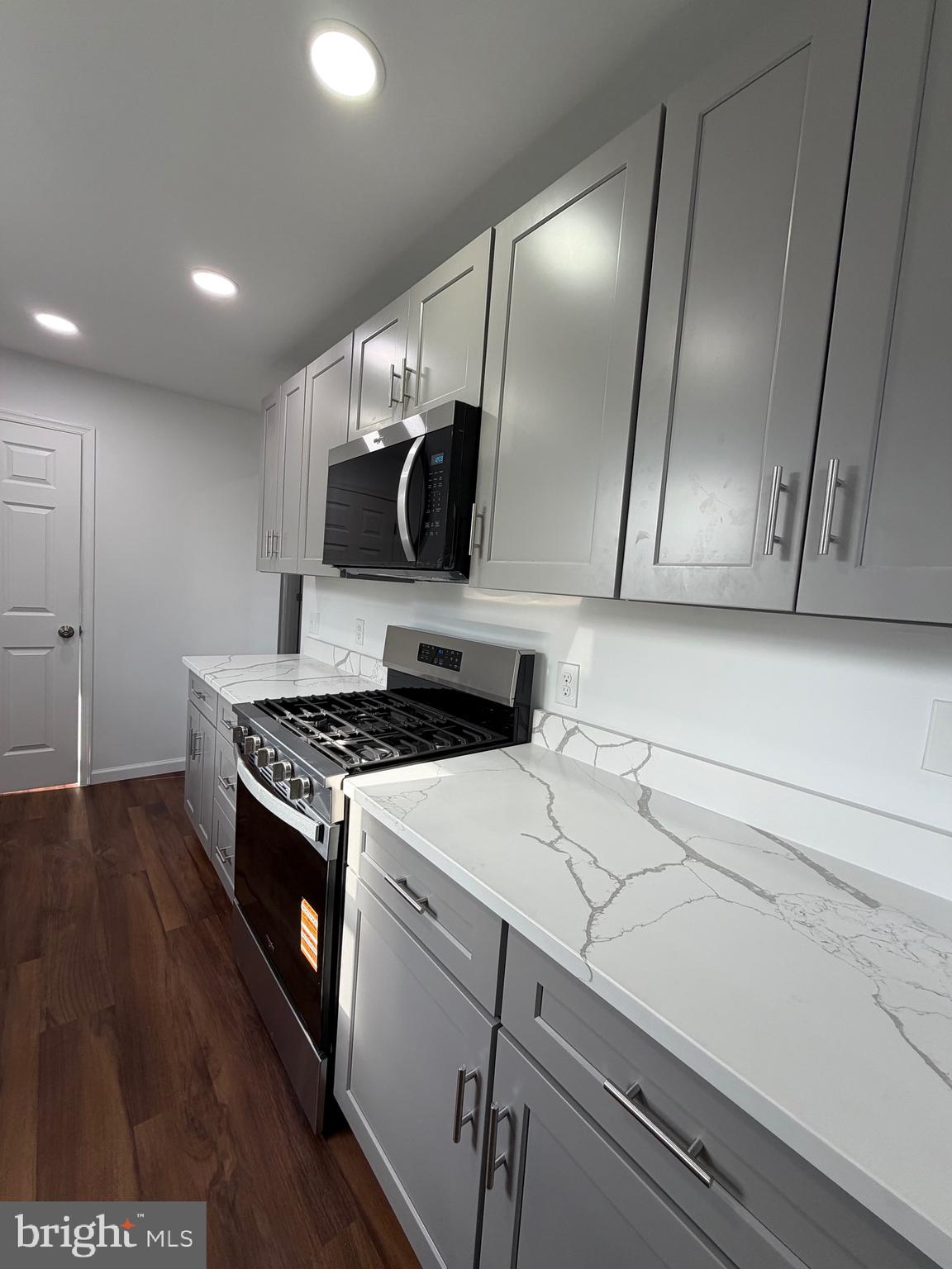 MANOR PARK - Residential