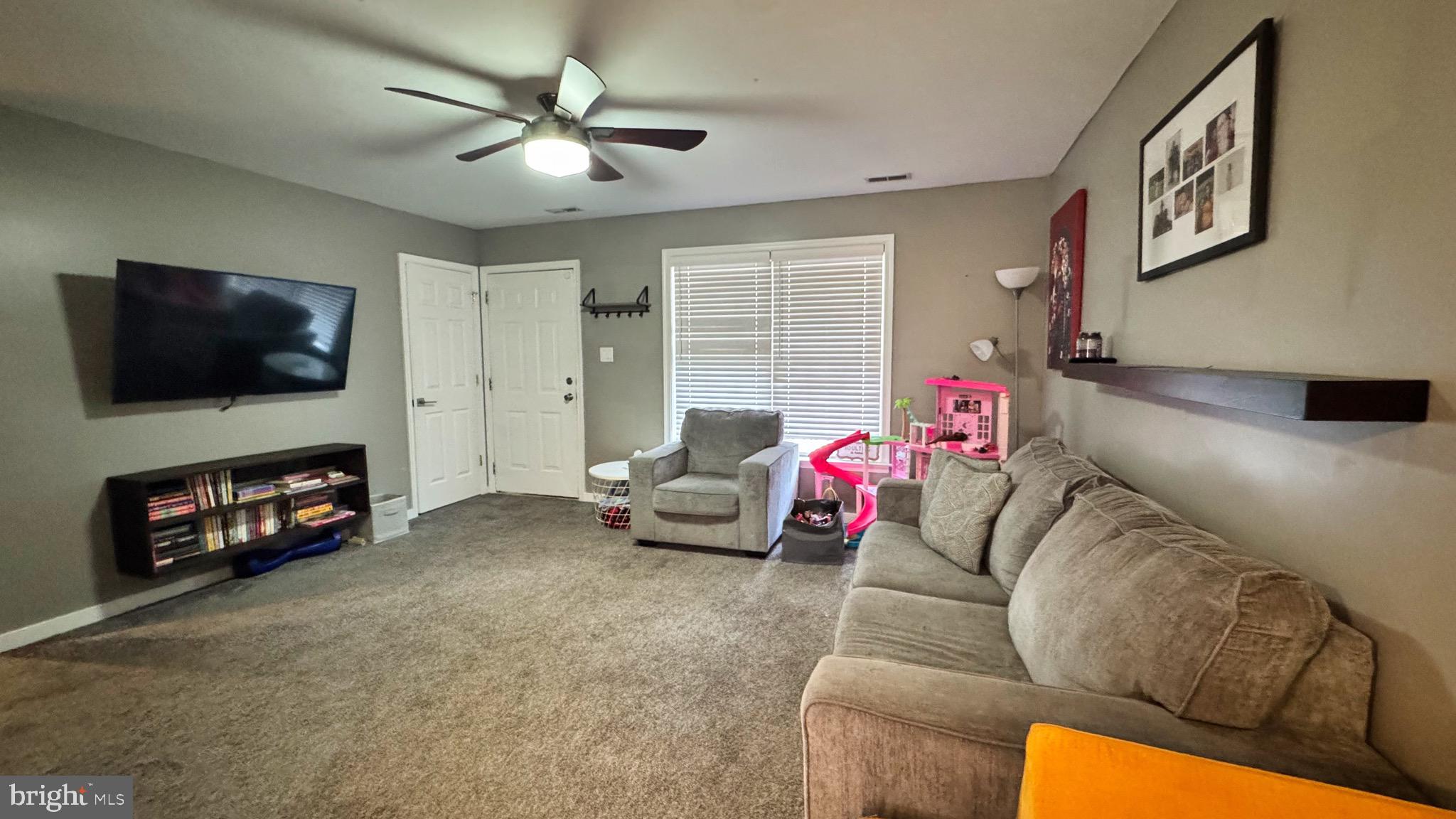 LAKE LAND OR - Residential