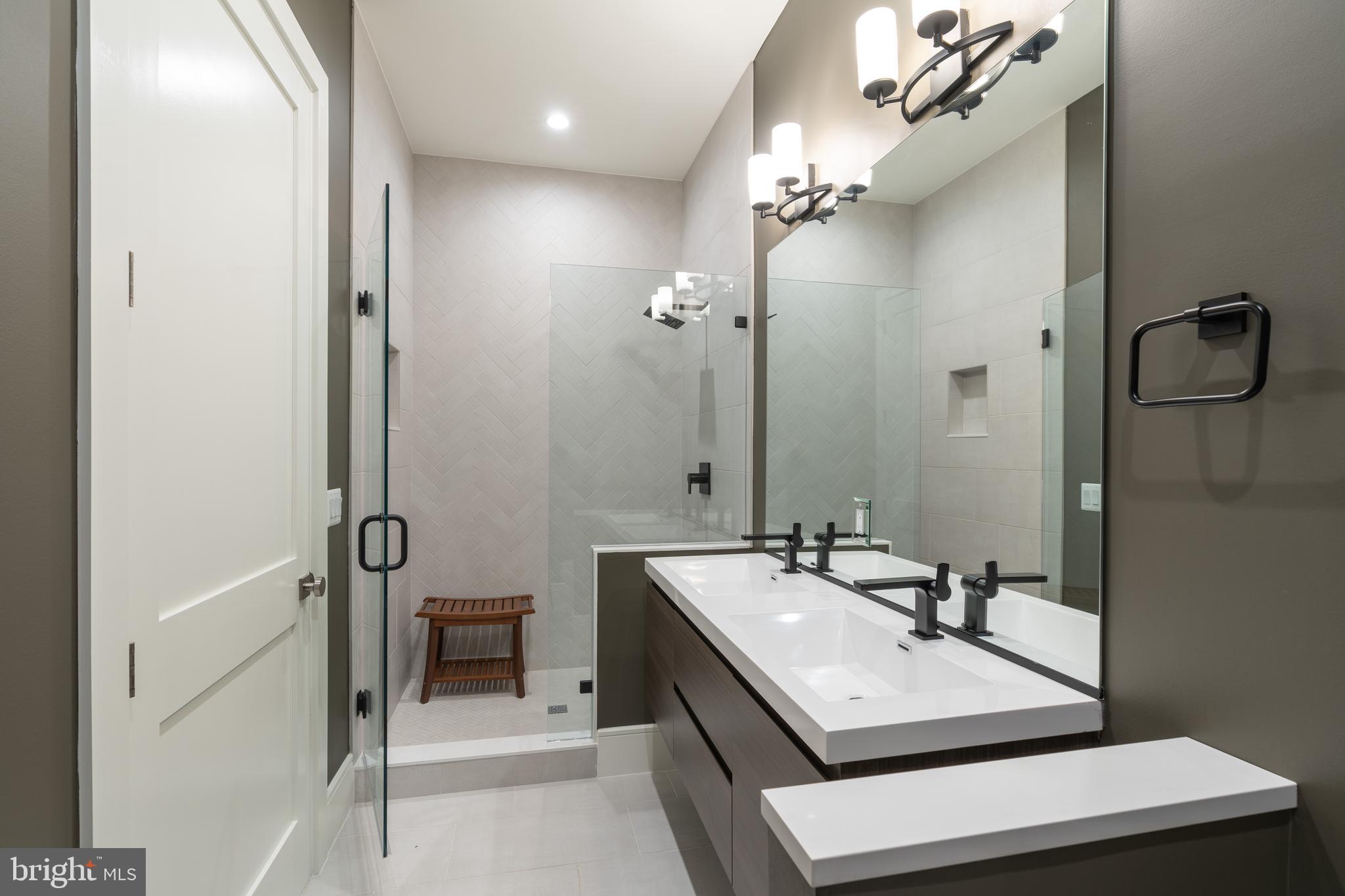 CHESTERBROOK WOODS - Residential