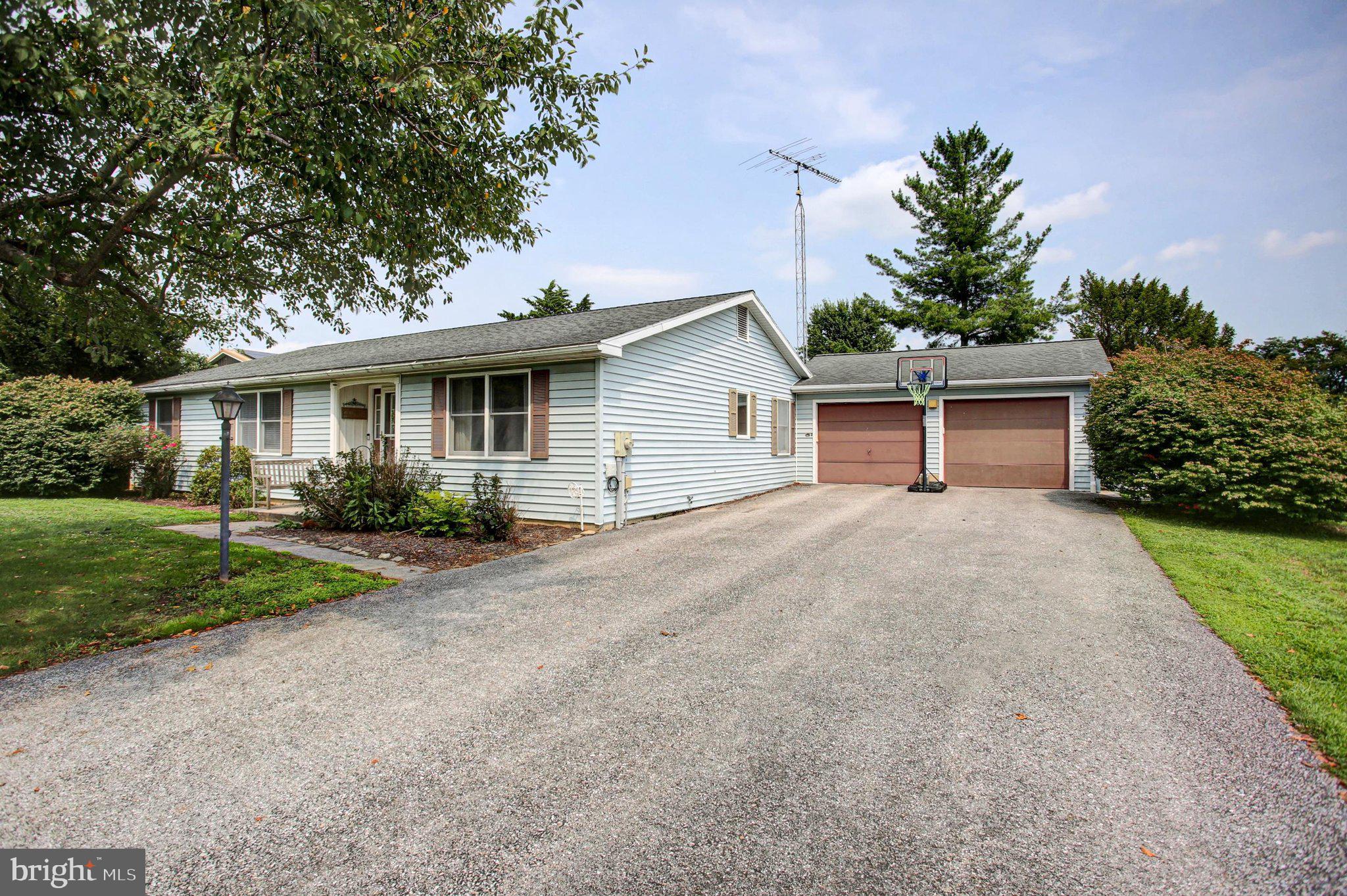 16 EASY STREET